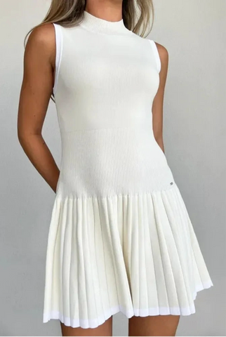 Feinstrick-Kleid mit Kontrastdetails – Schwarz oder Weiß