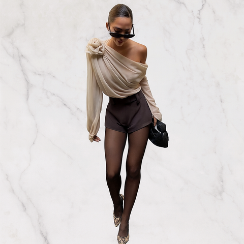 Asymmetrische Chiffon-Bluse mit Blüten-Detail