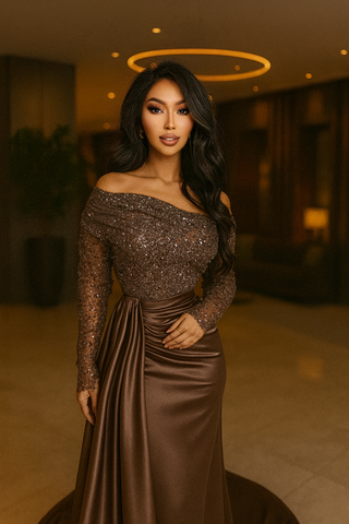 Elegantes schokoladenbraunes Abendkleid mit Pailletten-Oberteil und Satin-Schleppe