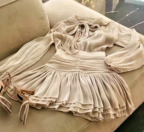 Stilvoller Zweiteiler Bluse & Rock im Satin Look