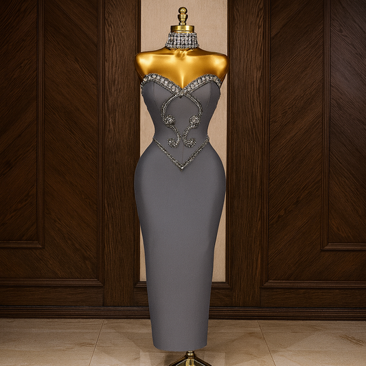 Luxuriöses Abendkleid mit Halsband und edlen Perlen - Kristallen