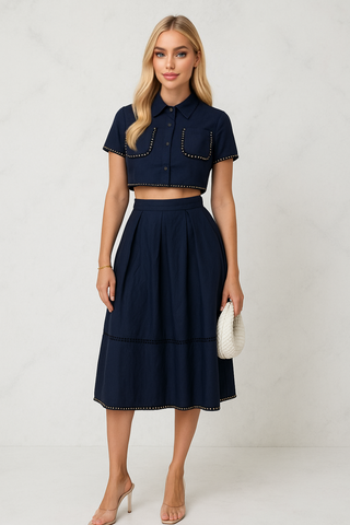 Eleganter Zweiteiler mit Häkel-Details und goldenen Akzenten